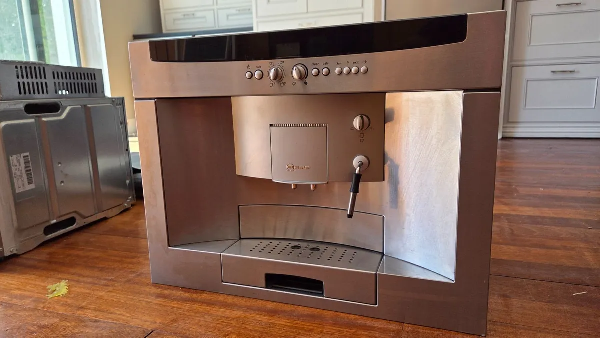 Neff built in integrated coffee machine EF68804 - Image 1