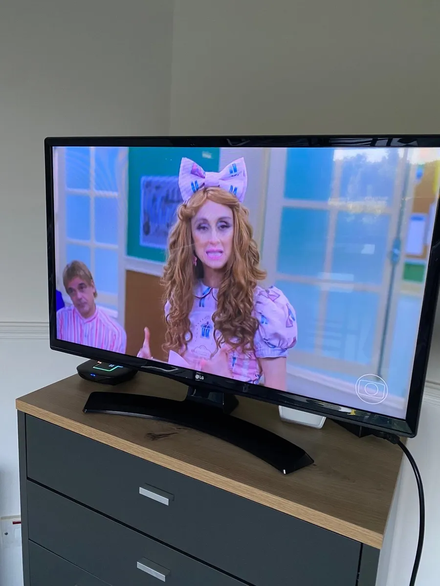 LG 28” Smart TV / Monitor – Excellent condition