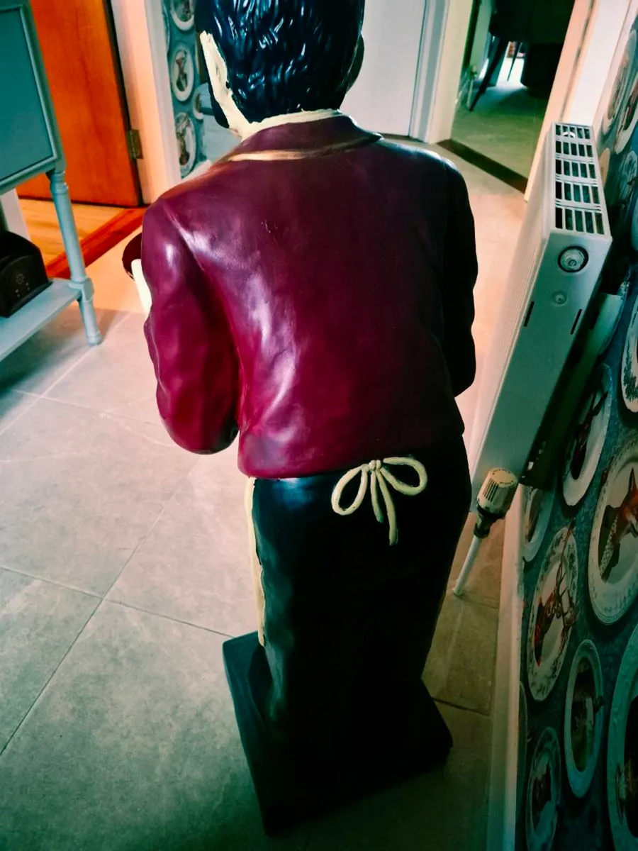 Big ornate vintage Butler. - Image 3