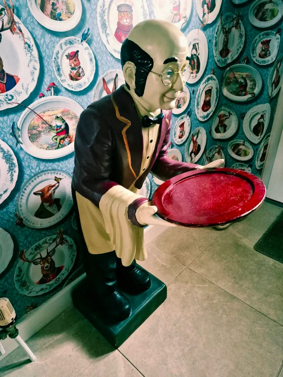 Big ornate vintage Butler. - Image 4