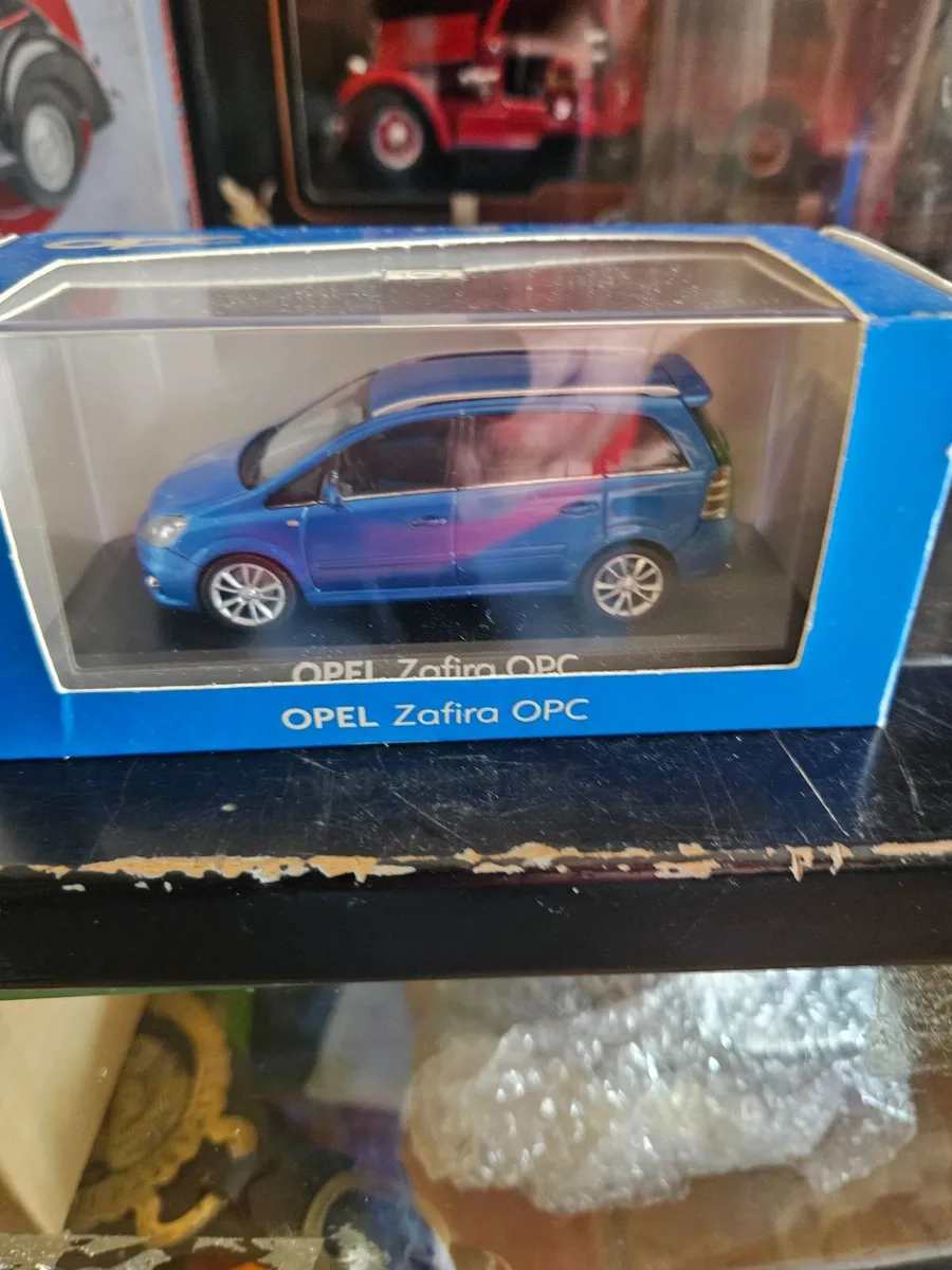 Corgi Norev Opel Zafira - Image 2
