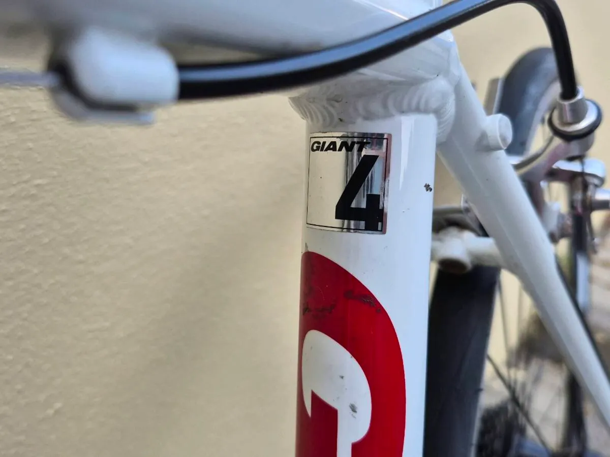 Giant Defy Road Bike - Image 2