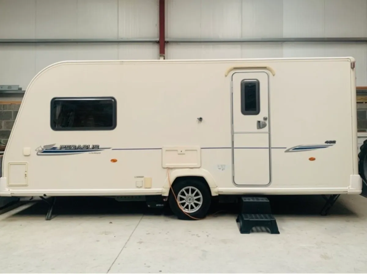 Caravan - Image 1