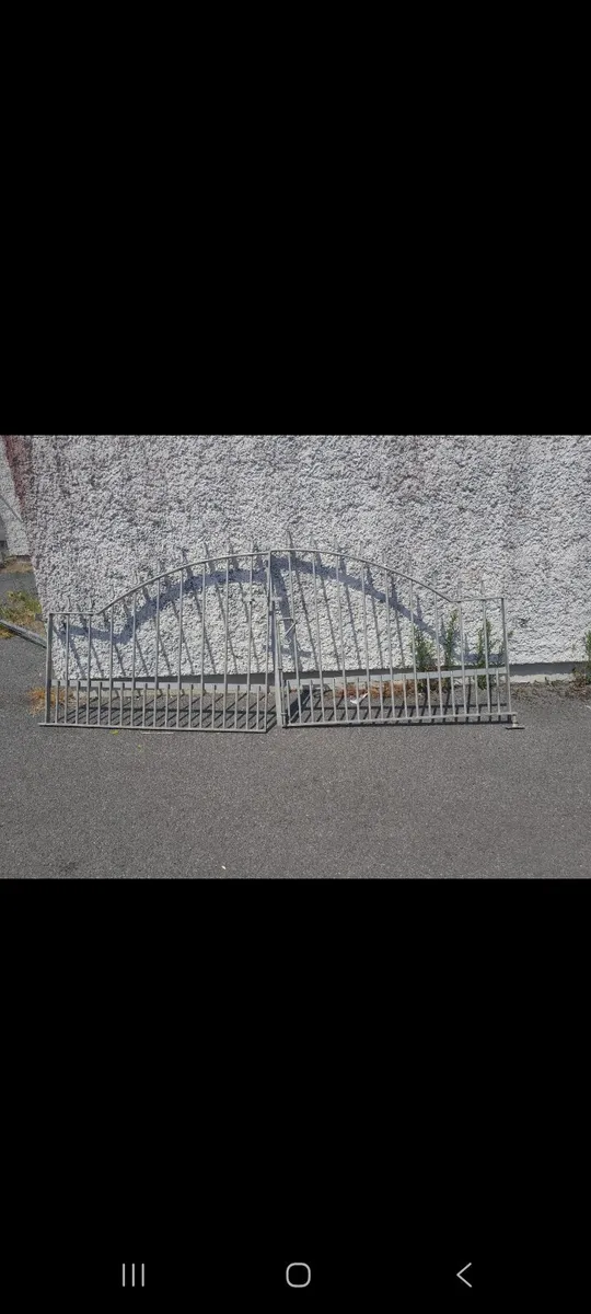Entrance gates - Image 4