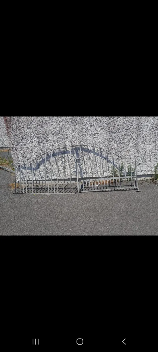 Entrance gates - Image 3