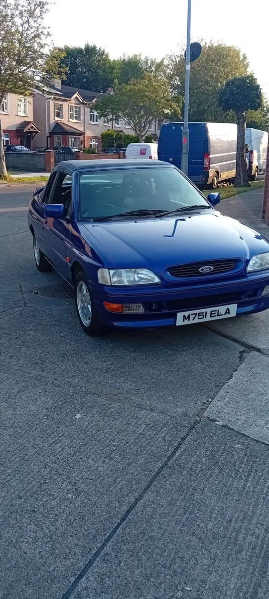 Ford Escort Si convertible - Image 1