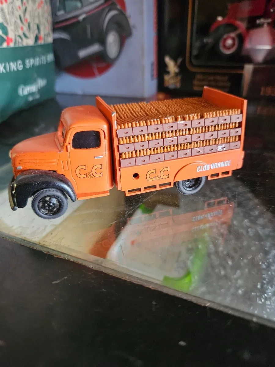 Corgi C&C Club Orange Truck - Image 3
