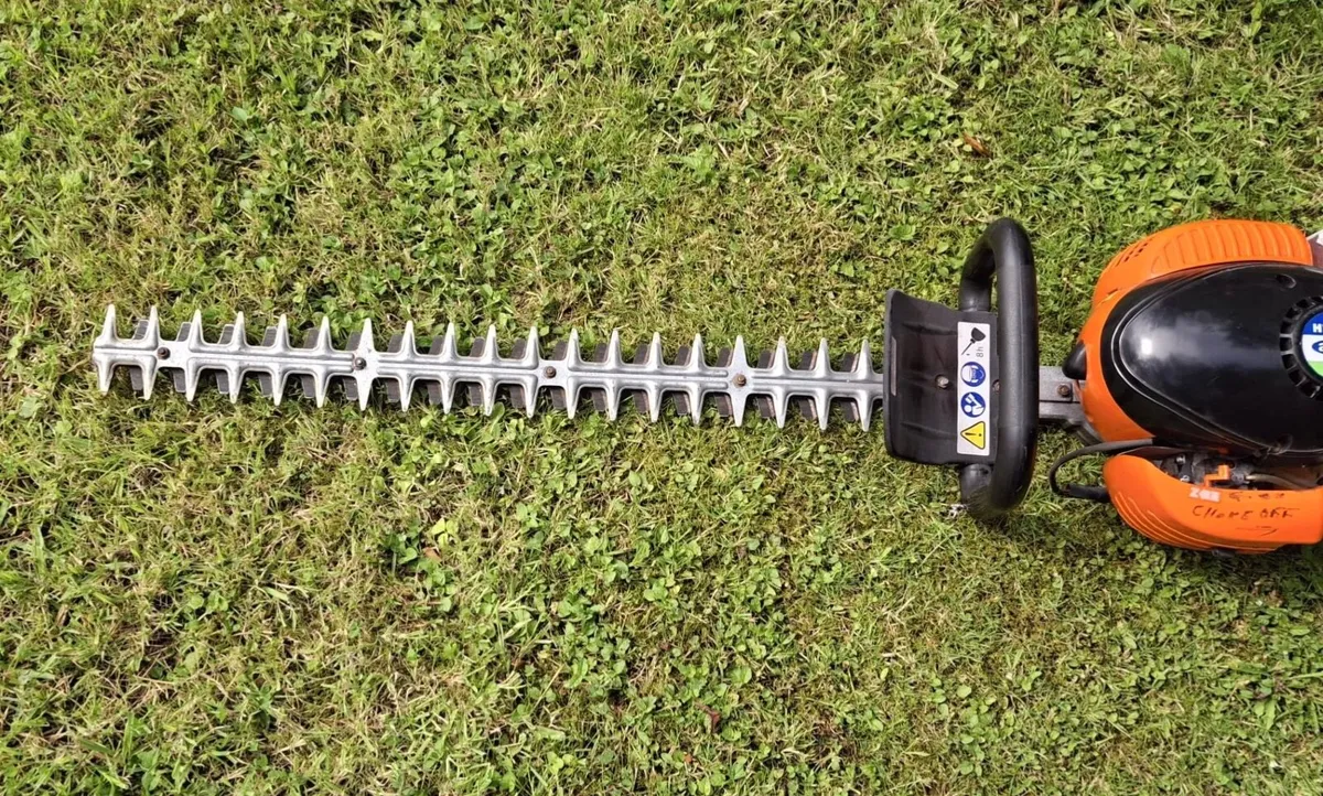 Petrol Hedge Trimmer - Image 3