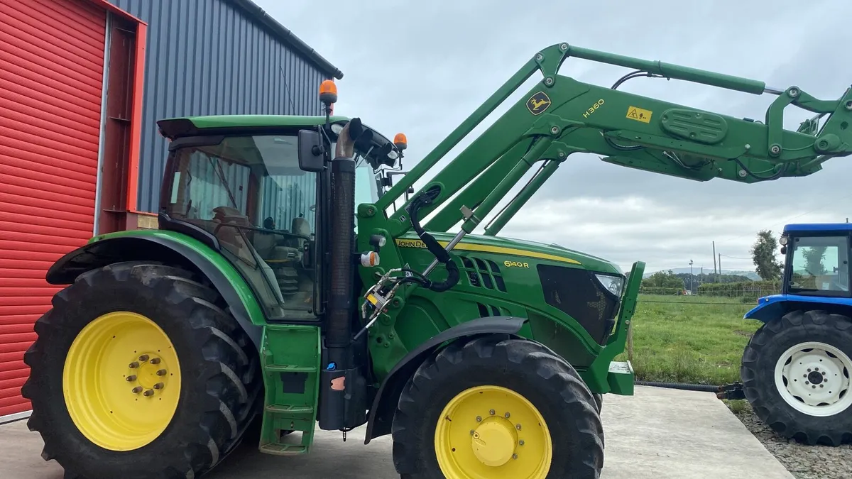 John Deere 6140R  2014 - Image 2