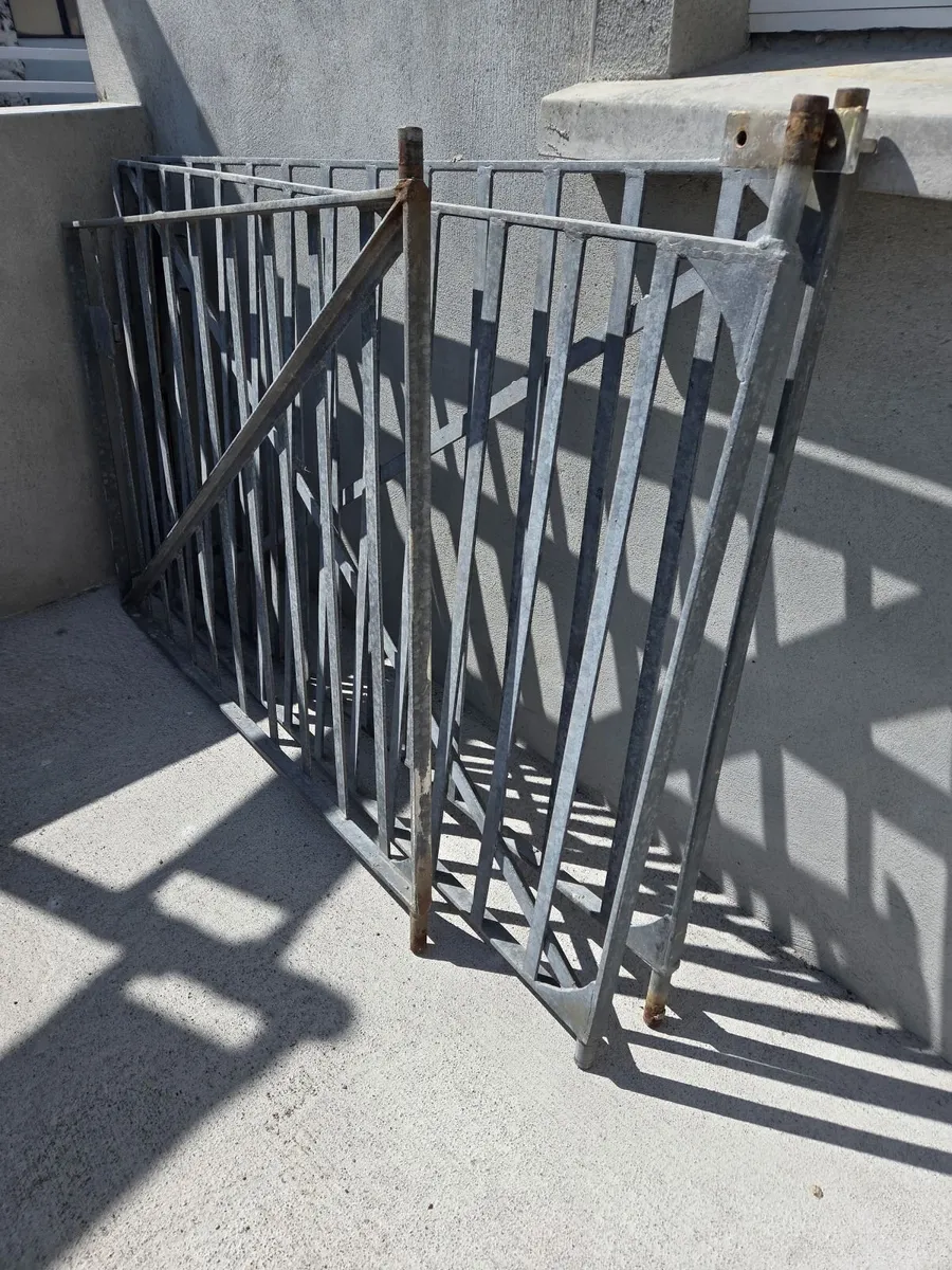 Gates - Image 1