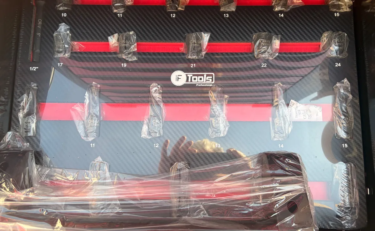 Tool chest complete with tools 700 piece - Image 4