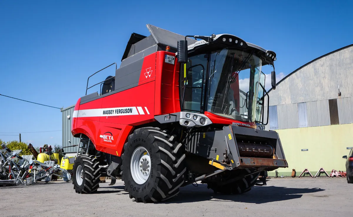 Massey Ferguson Beta 7360 Combine - Image 1