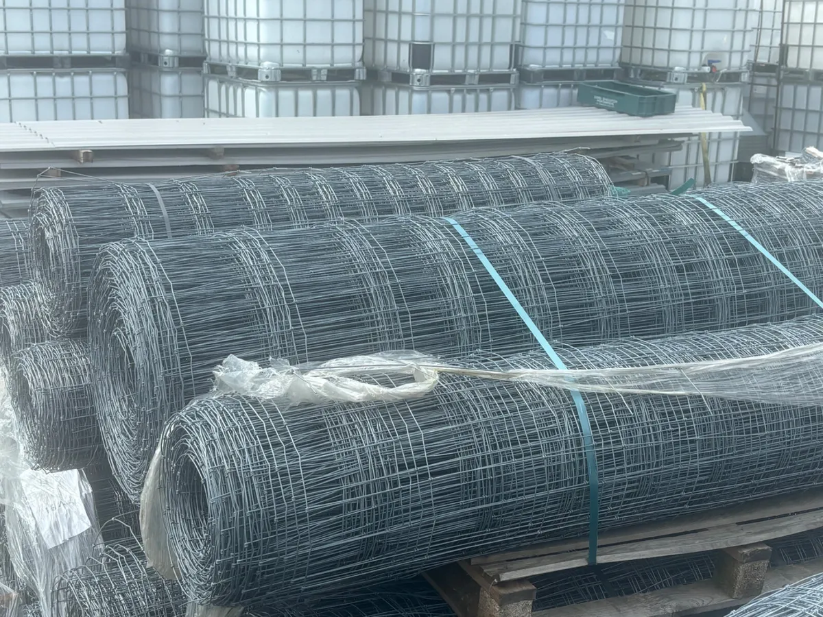 6 ft dog wire full yard closure - Image 1