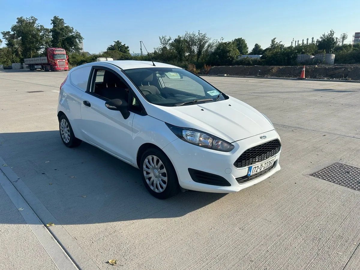 2017 ford fiesta - Image 1
