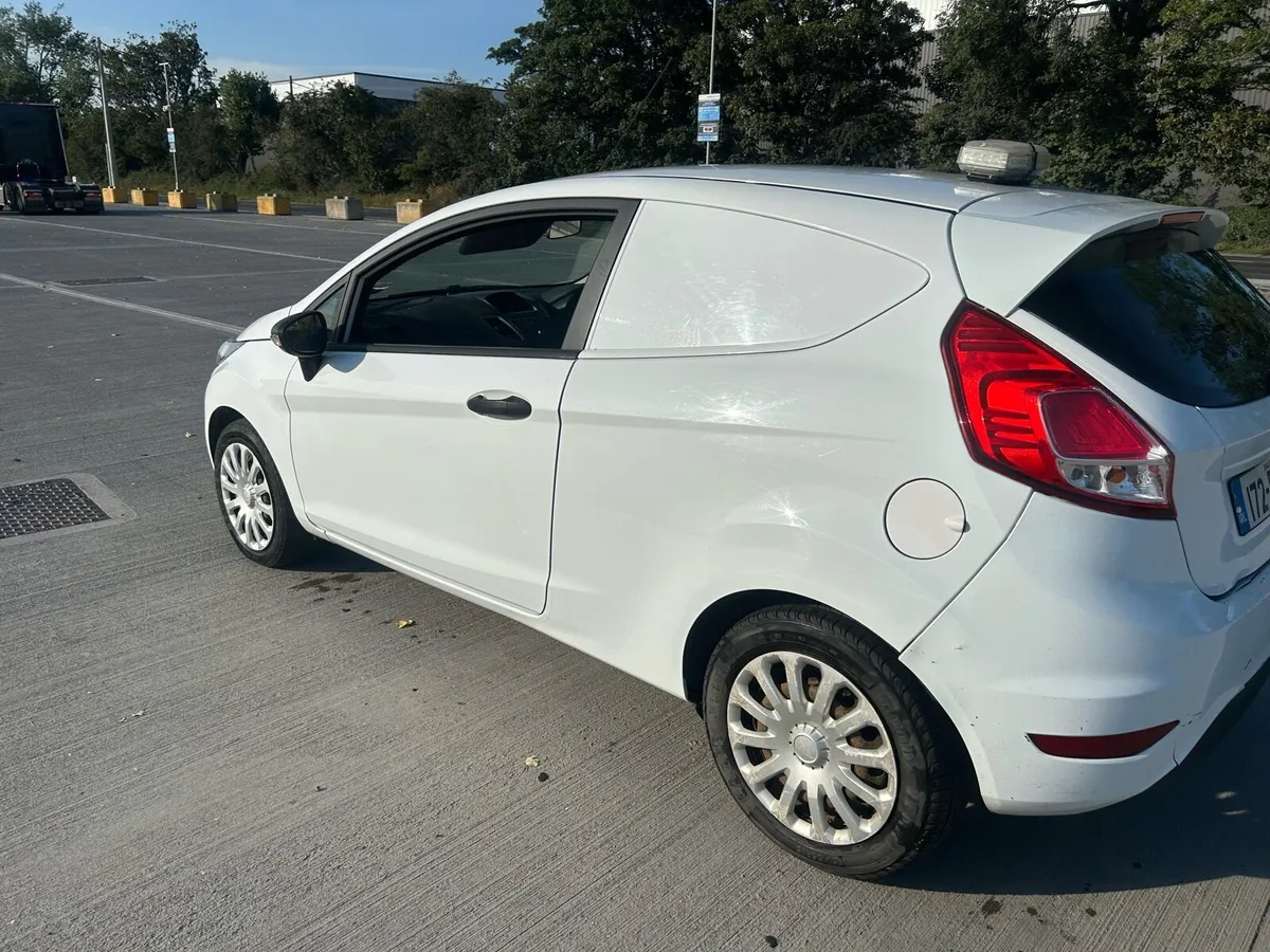 2017 ford fiesta - Image 3