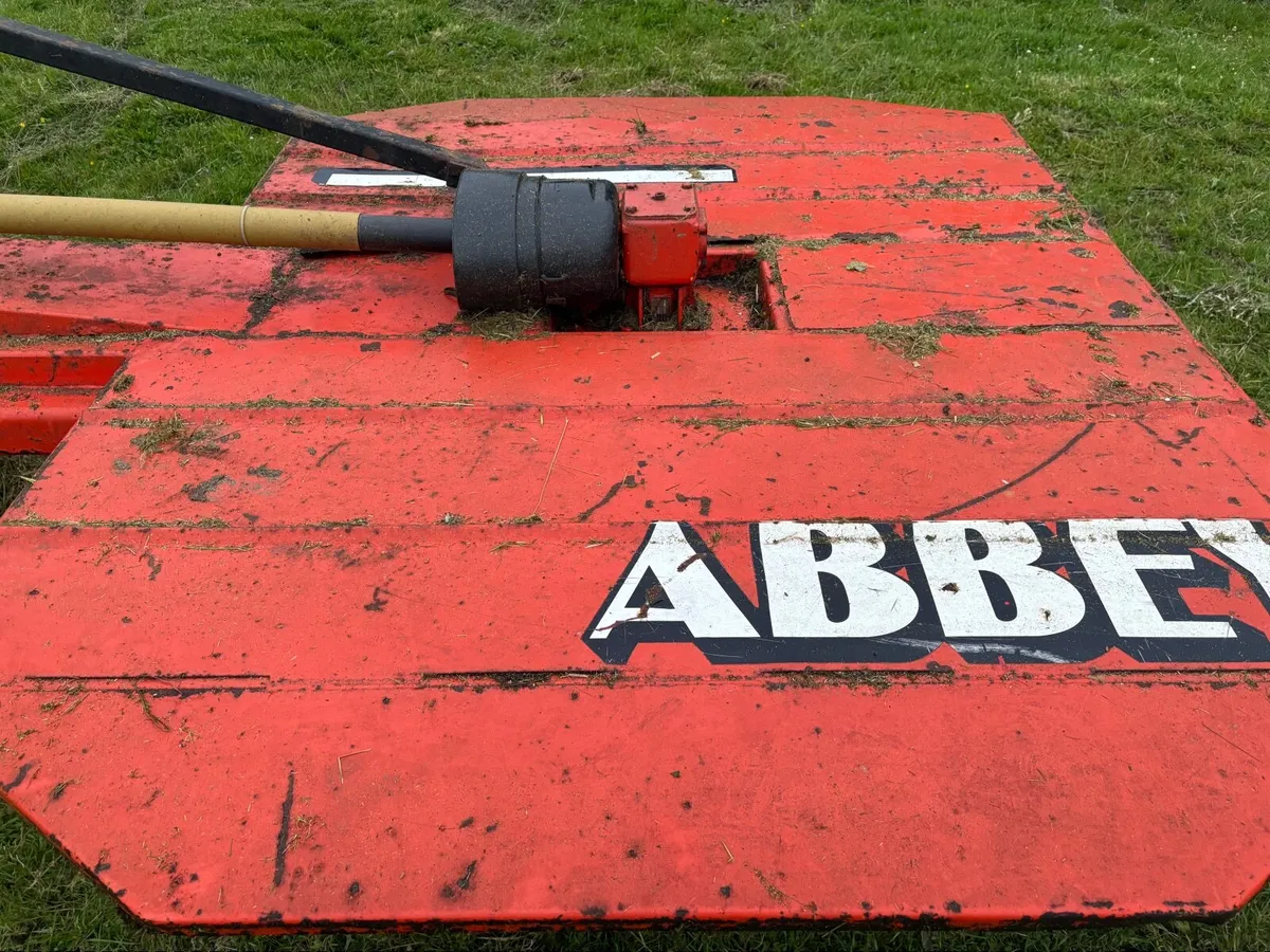 ABBEY SIDE MOUNTED GRASS TOPPER - Image 1