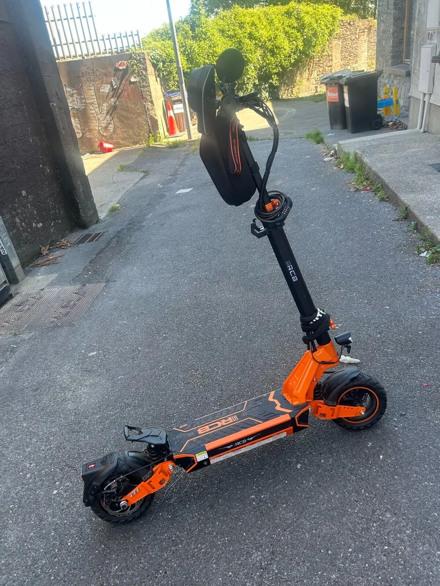 RCB D7 scooter for sale, only 4 months old! - Image 3