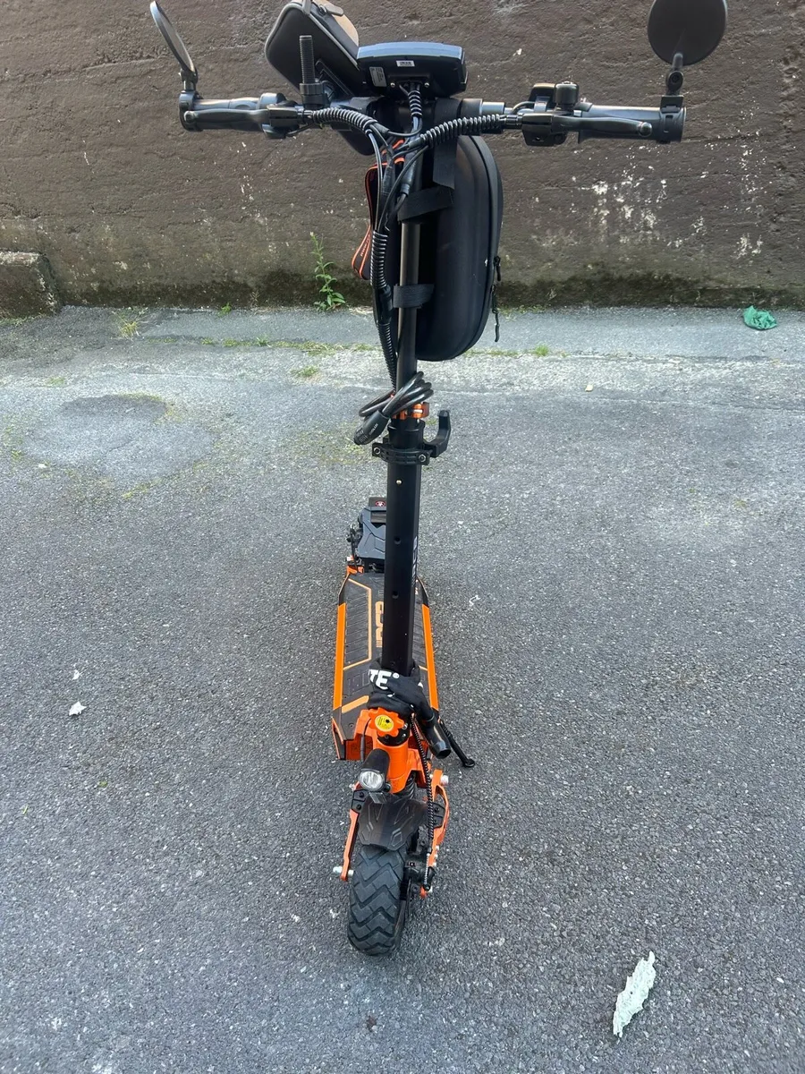 RCB D7 scooter for sale, only 4 months old! - Image 4
