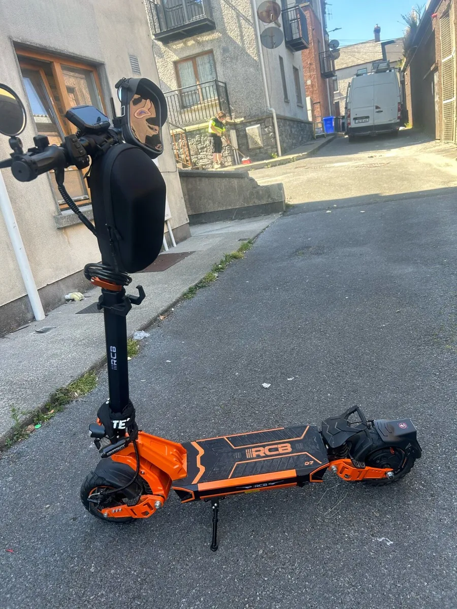 RCB D7 scooter for sale, only 4 months old! - Image 2