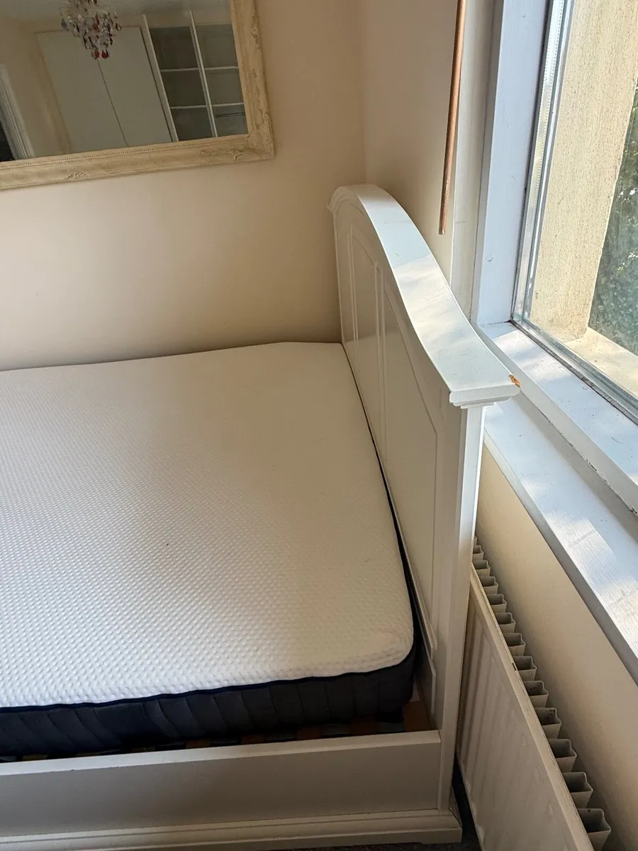 Bed - Image 1