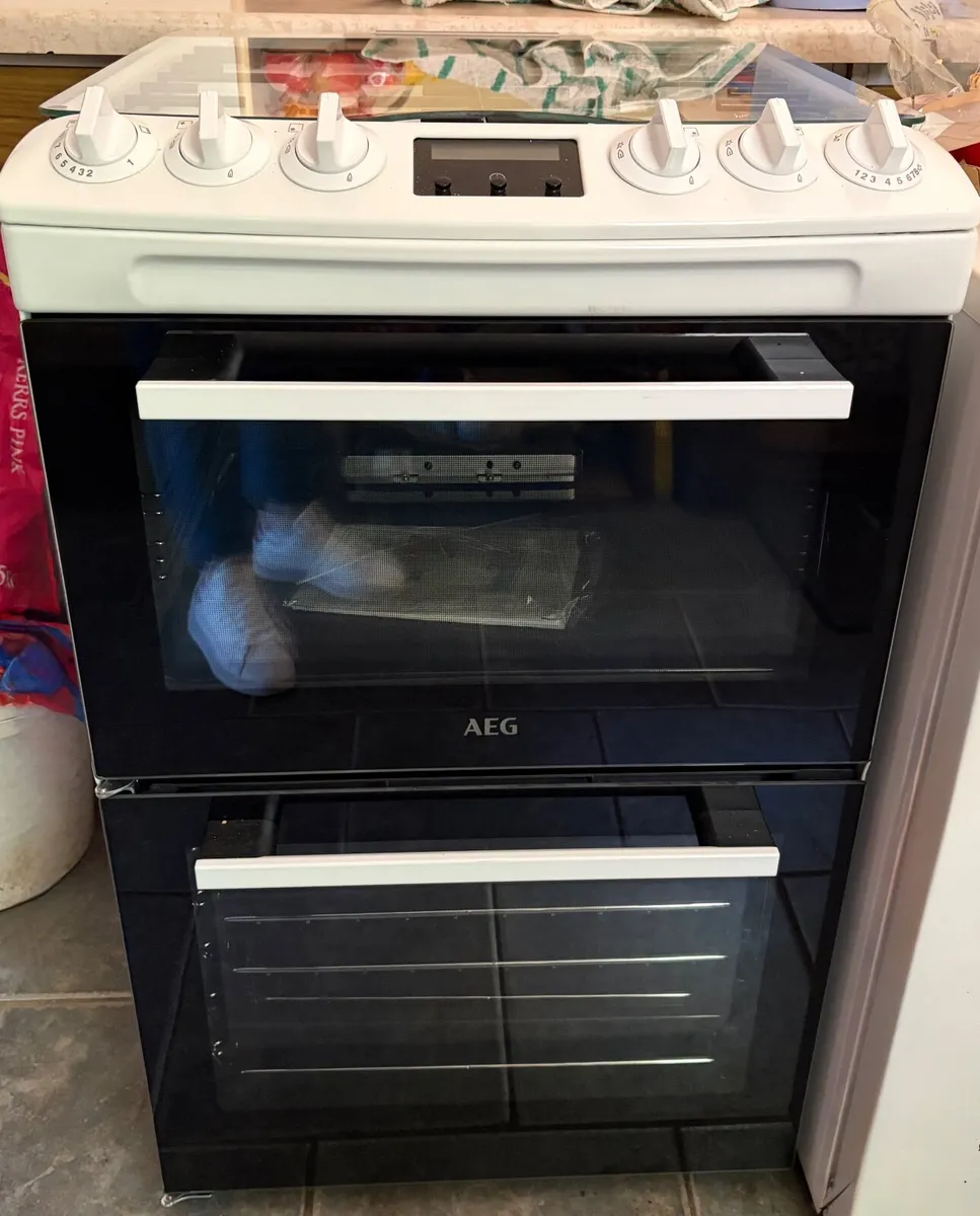 AEG 55cm Gas Cooker with Lid - White - Image 3