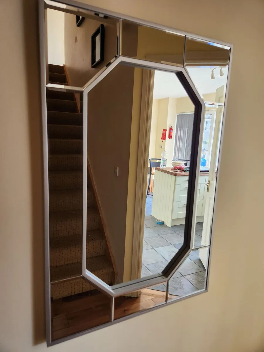 Wall mirror