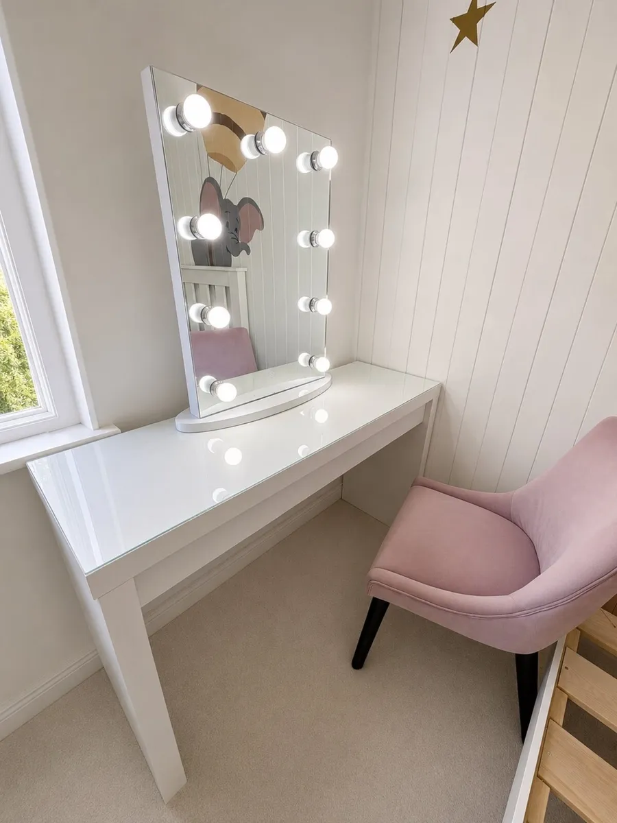 Dressing table and Hollywood mirror - Image 1