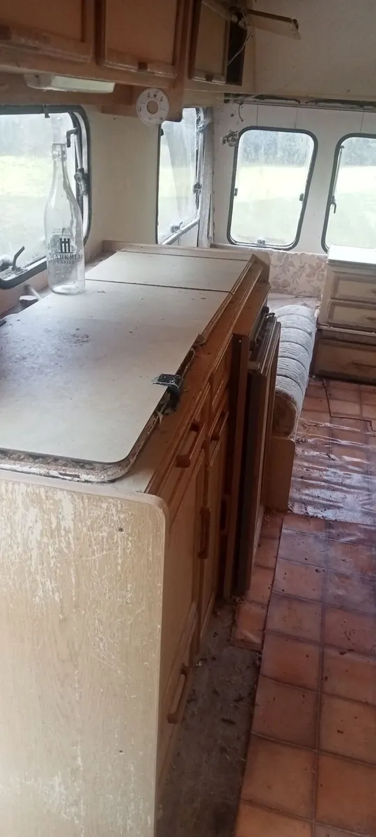 4 berth Caravan for breaking or repairs - Image 3