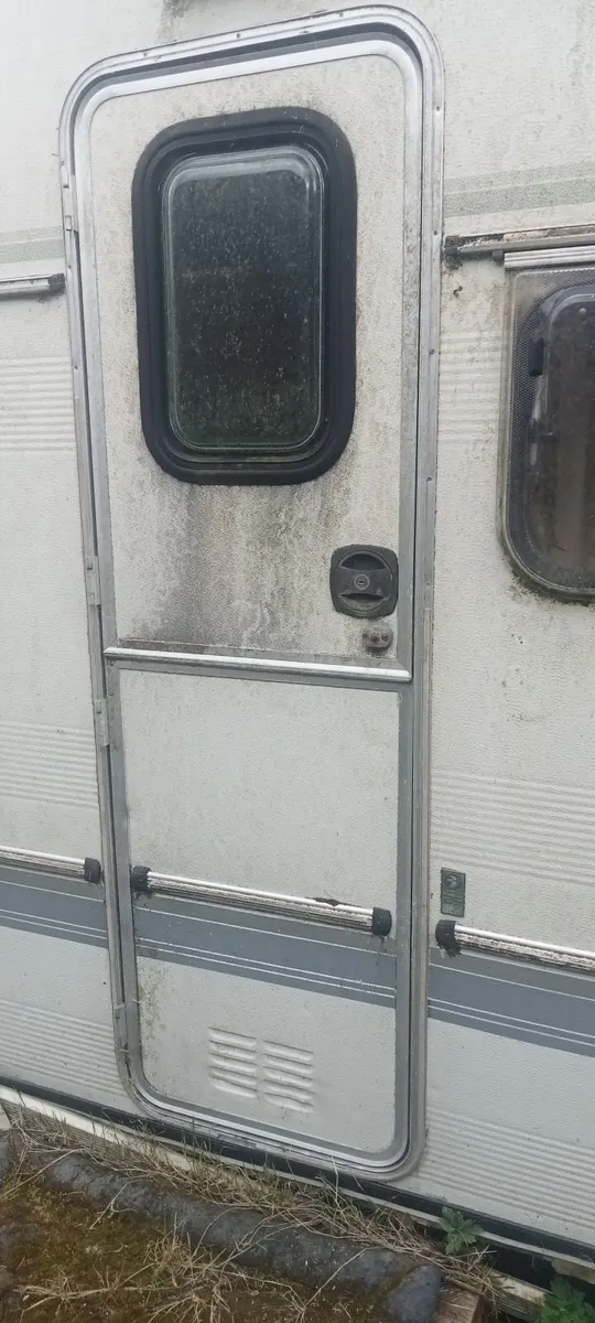 4 berth Caravan for breaking or repairs - Image 4