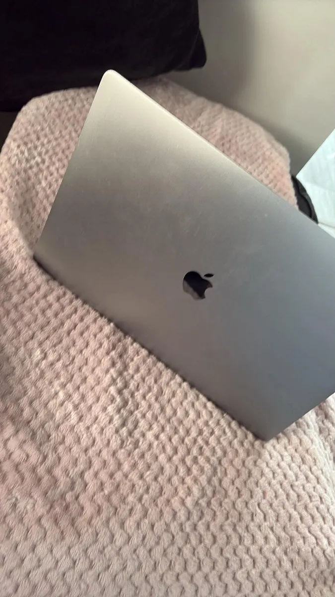 2019 MacBook Pro 16” Touch Bar - Image 3