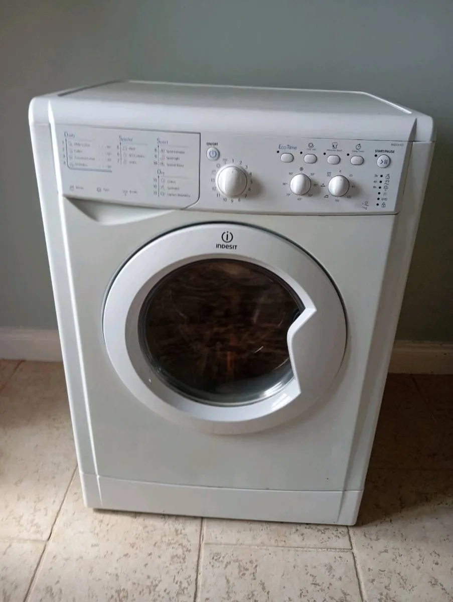 Indesit washer dryer - Image 2