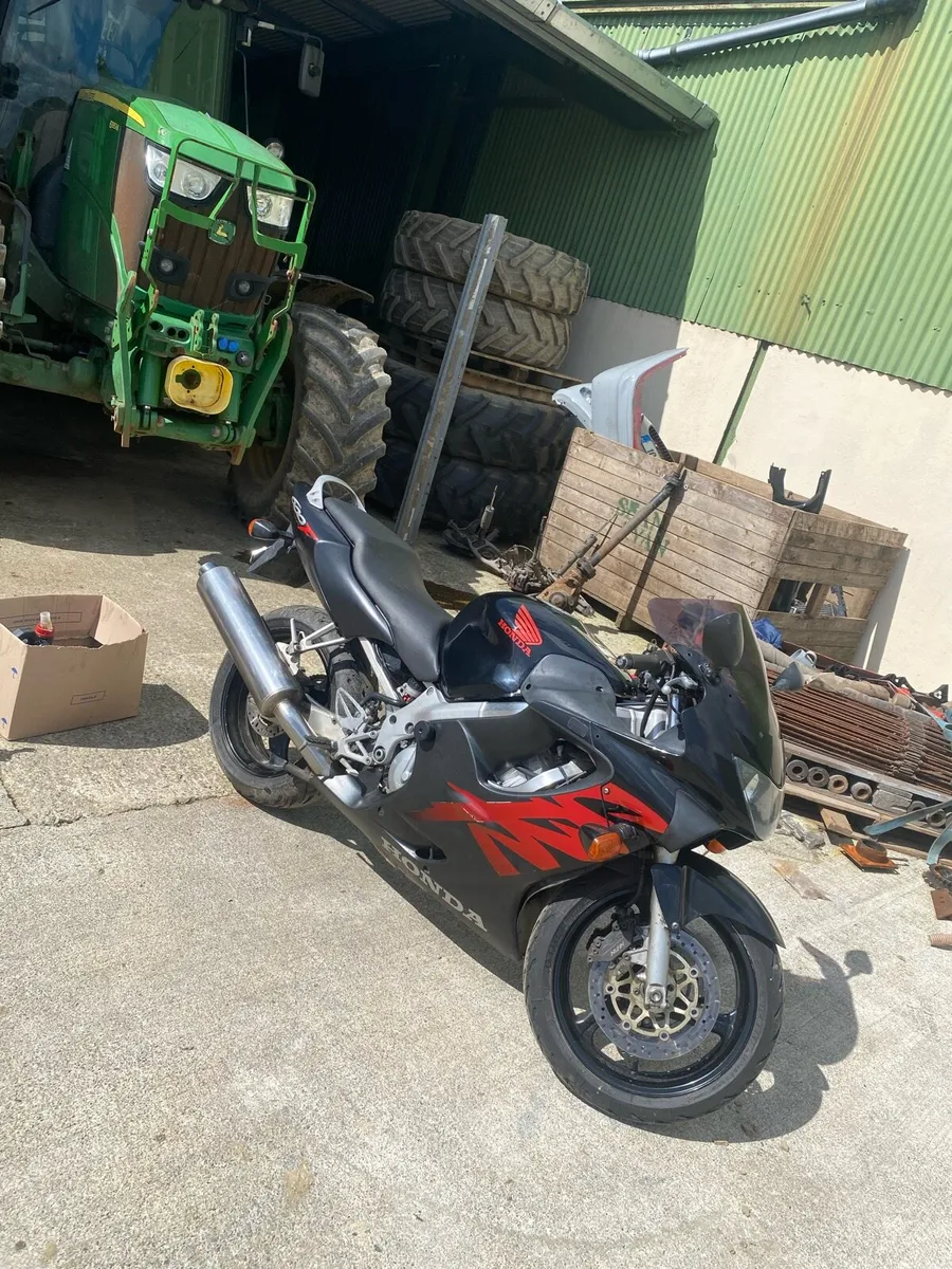 Honda Cbr600F4  for breaking/parts - Image 1