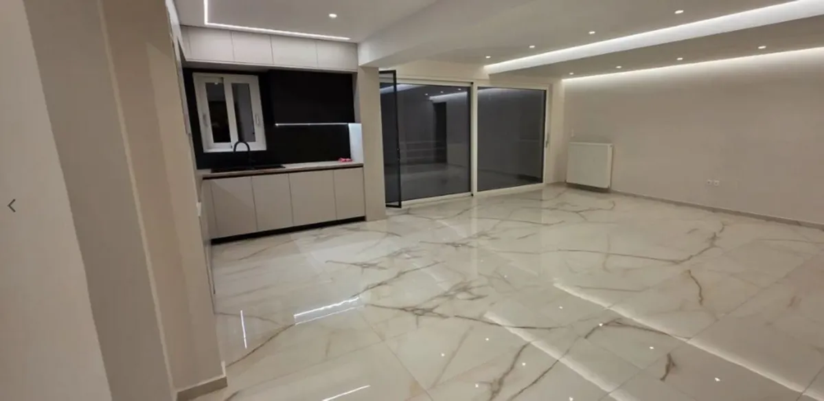 Beautiful apartment in PIRAEUS PORT GREECE - Image 1
