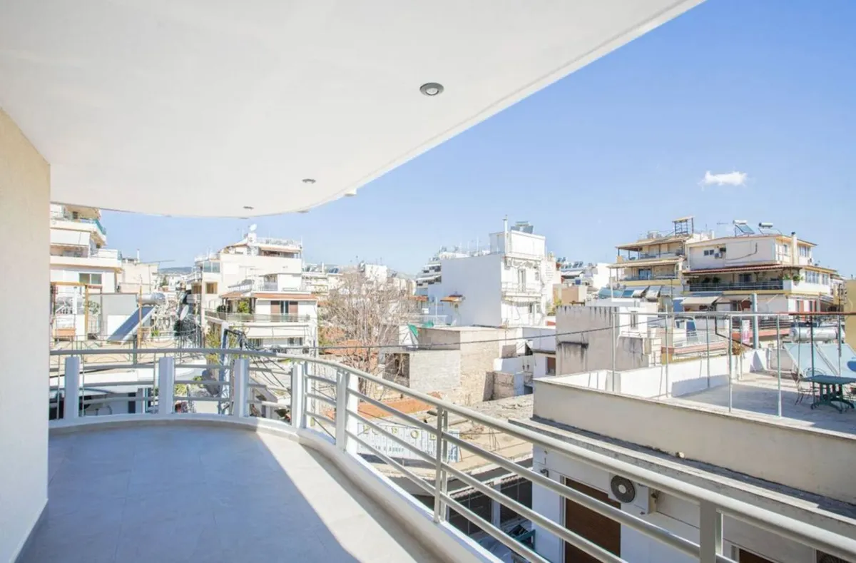 Beautiful apartment in PIRAEUS PORT GREECE - Image 4