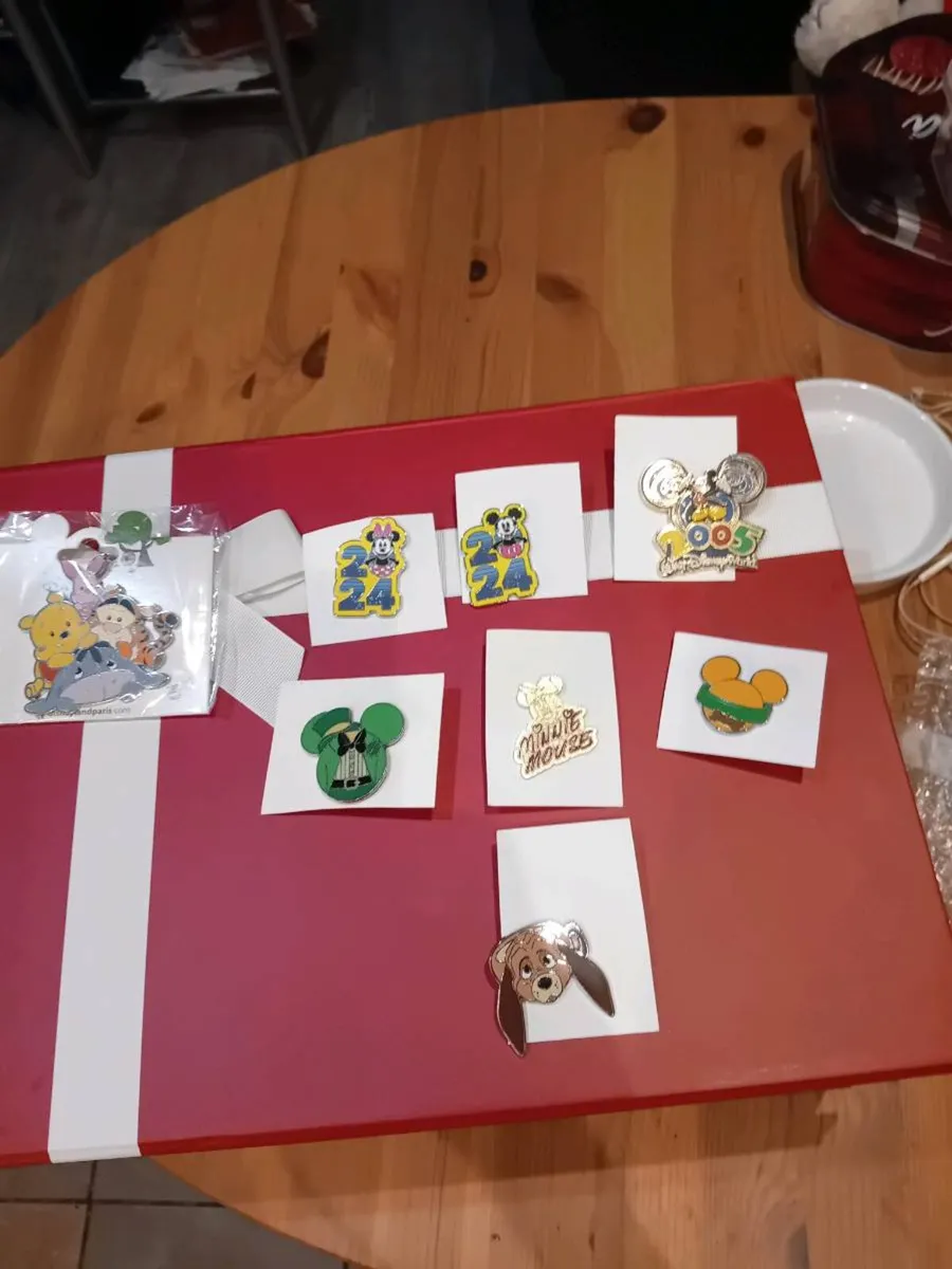 Assorted Disney pins - Image 1
