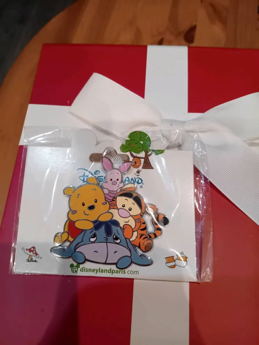 Assorted Disney pins - Image 2