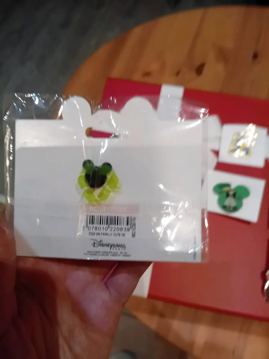 Assorted Disney pins - Image 3