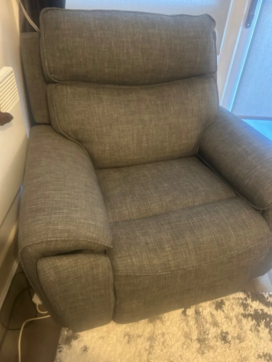 Recliner - Image 4