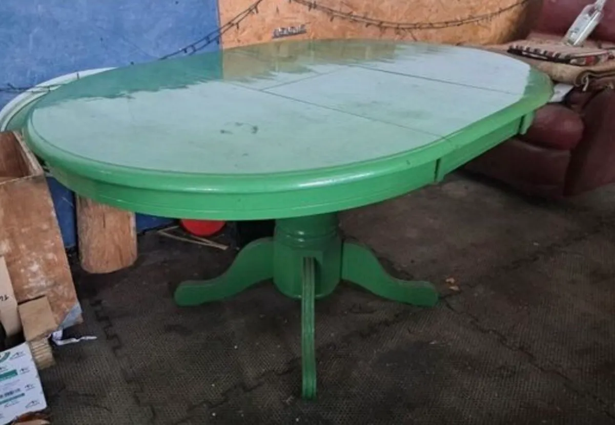 Green extendable table