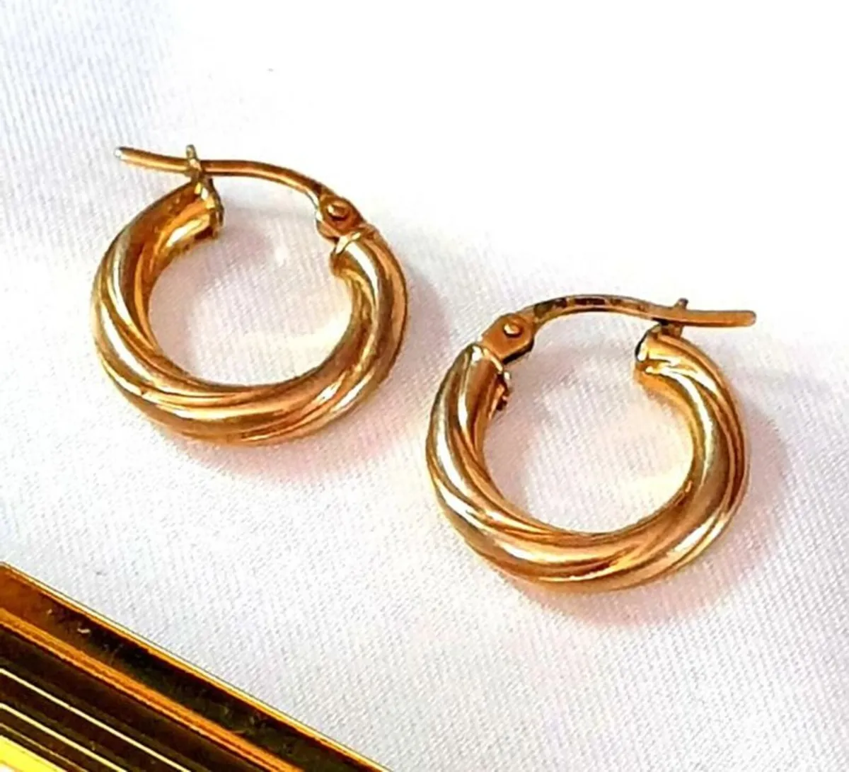 Vintage 9ct Gold Twist Earrings - Image 1