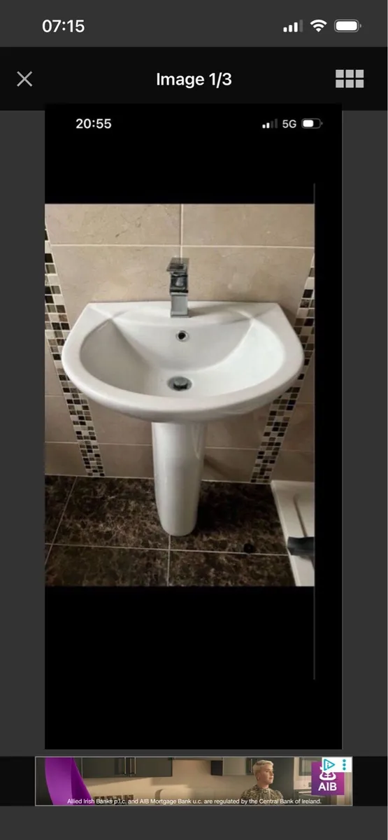 Bathroom sink - Image 1