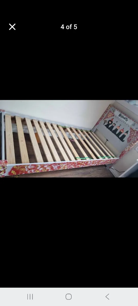 Single bed - Image 1