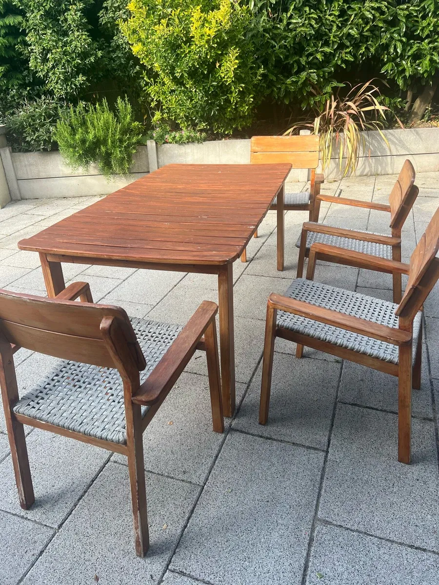 Outdoor table and chairs