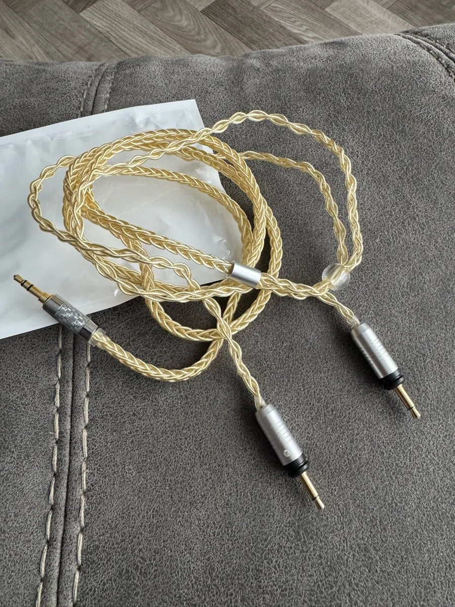 Headphones cable - Image 1
