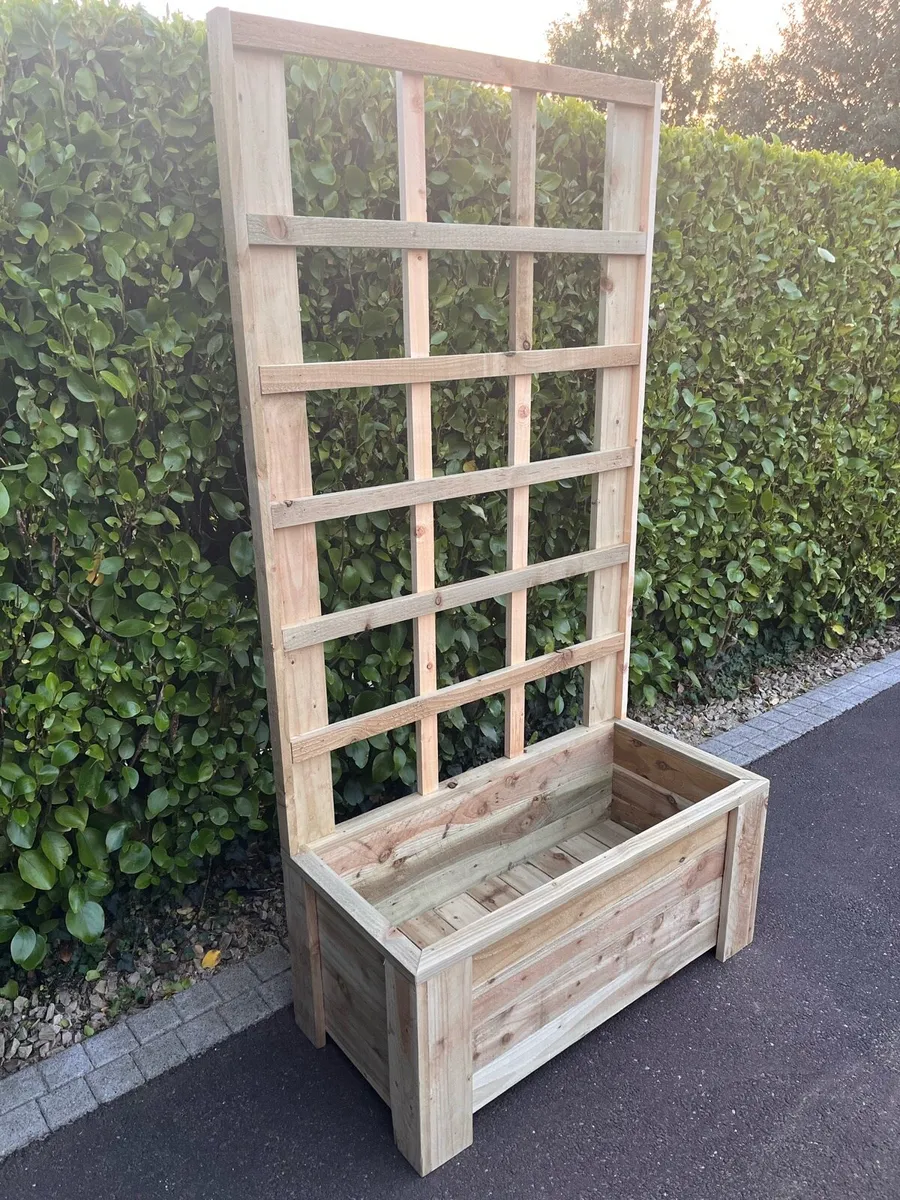 Planter box with trellis - Image 1