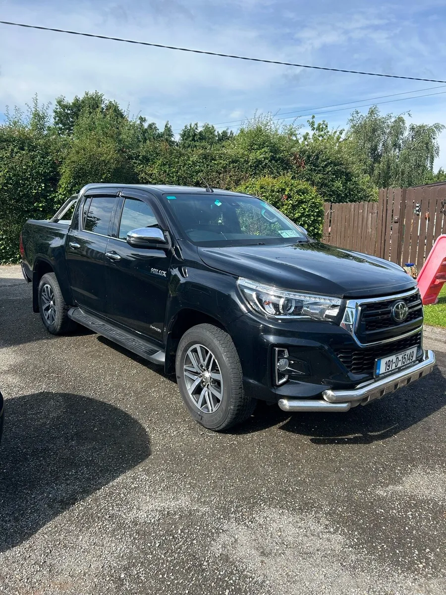 Toyota hilux Black edition chrome pack - Image 1