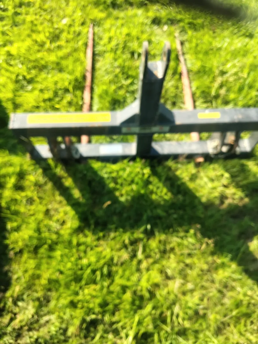 Bale spike - Image 1