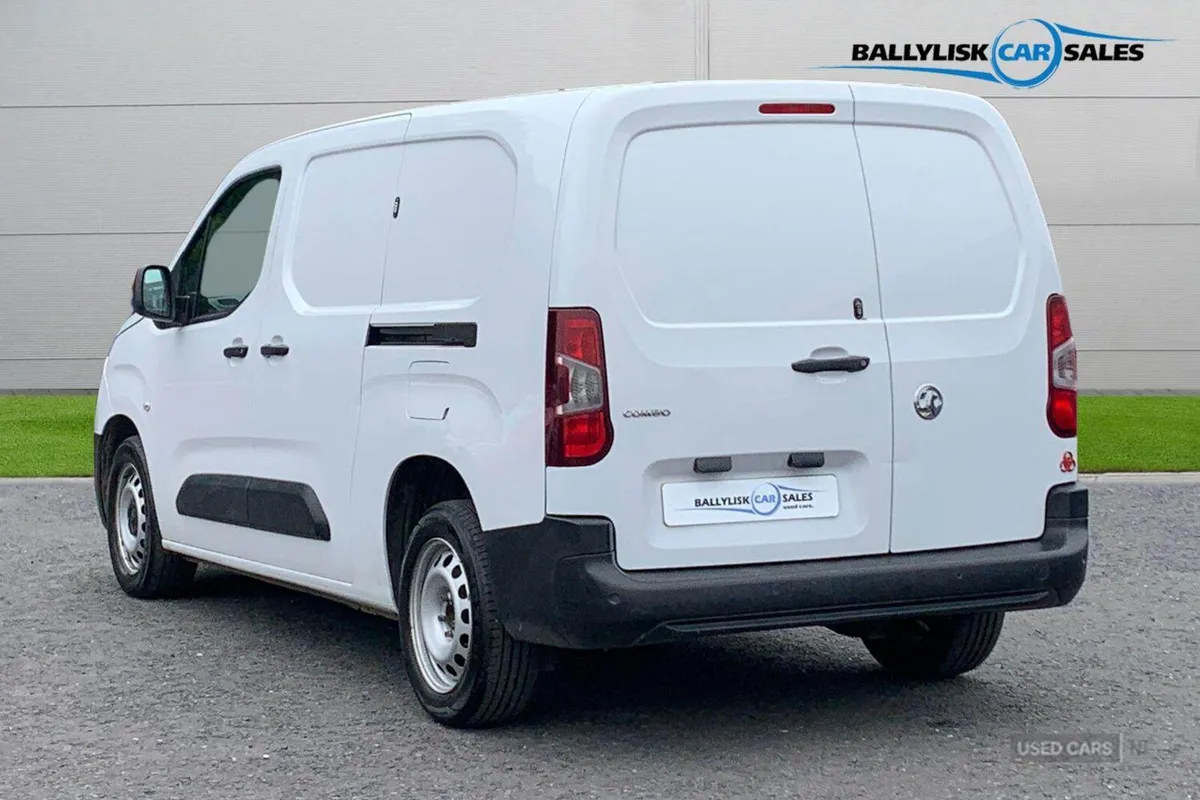 Vauxhall Combo 1.5 Turbo D 2300 Prime Panel Van L2 - Image 2