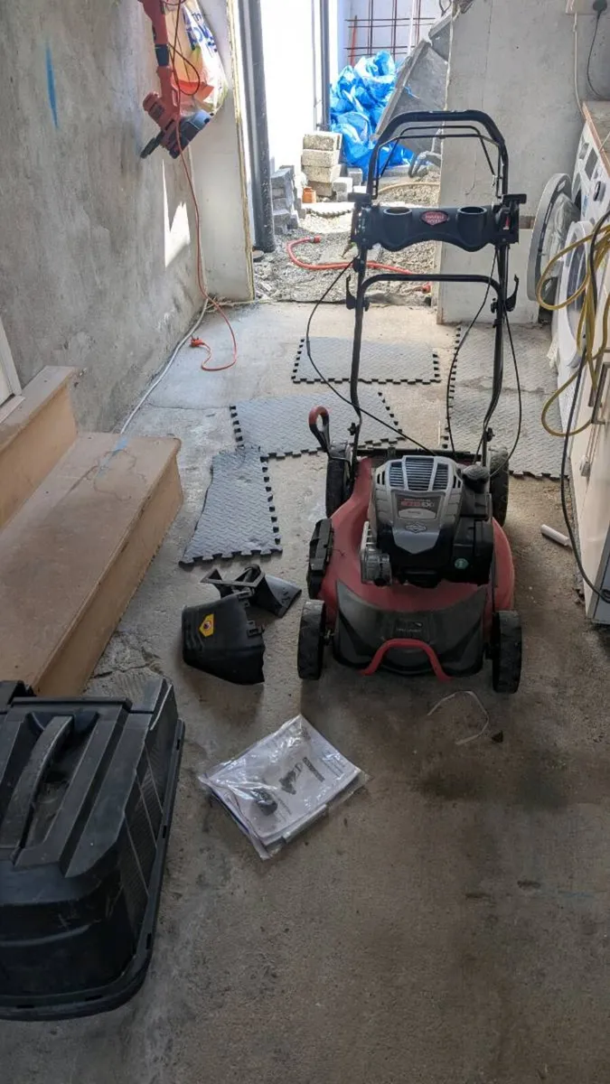 Pro Lawn Self Propelled Petrol Lawnmower – Briggs - Image 1