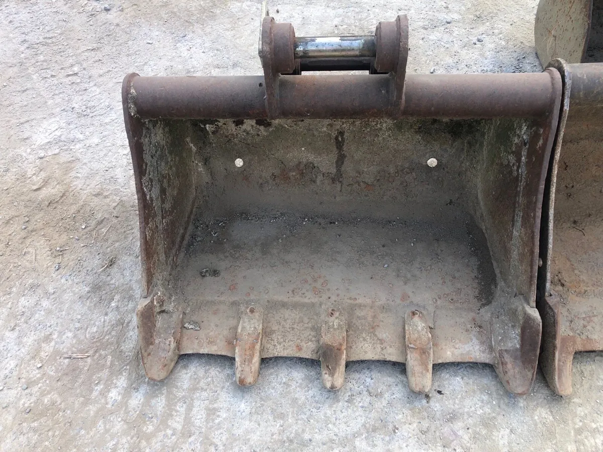 Mini digger buckets 35mm pins - Image 2